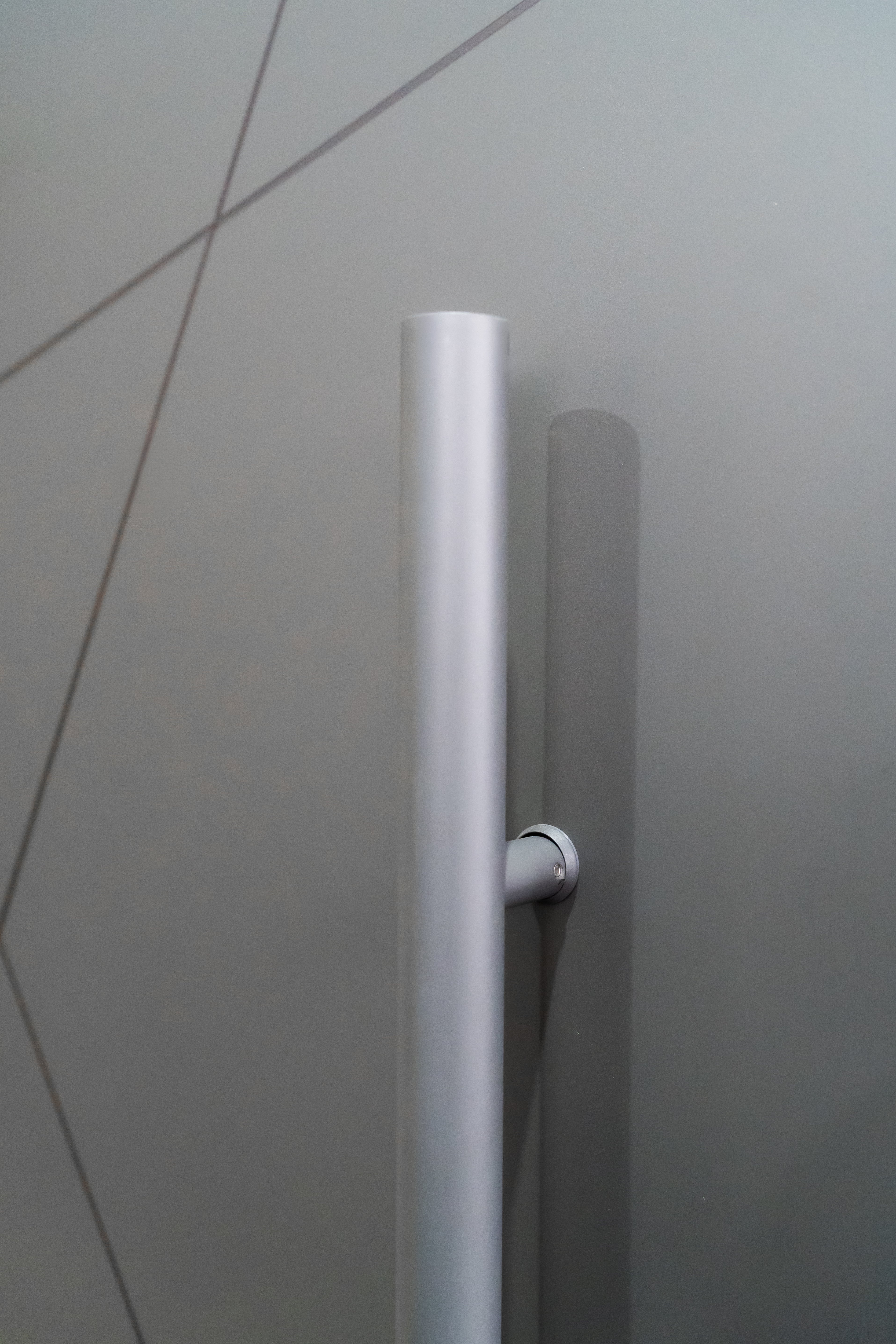 Hőszigetelt biztonsági bejárati ajtó IronDOOR02 98×208 cm - Prémium kivitel: 100mm-es profil, rejtett zsanérral