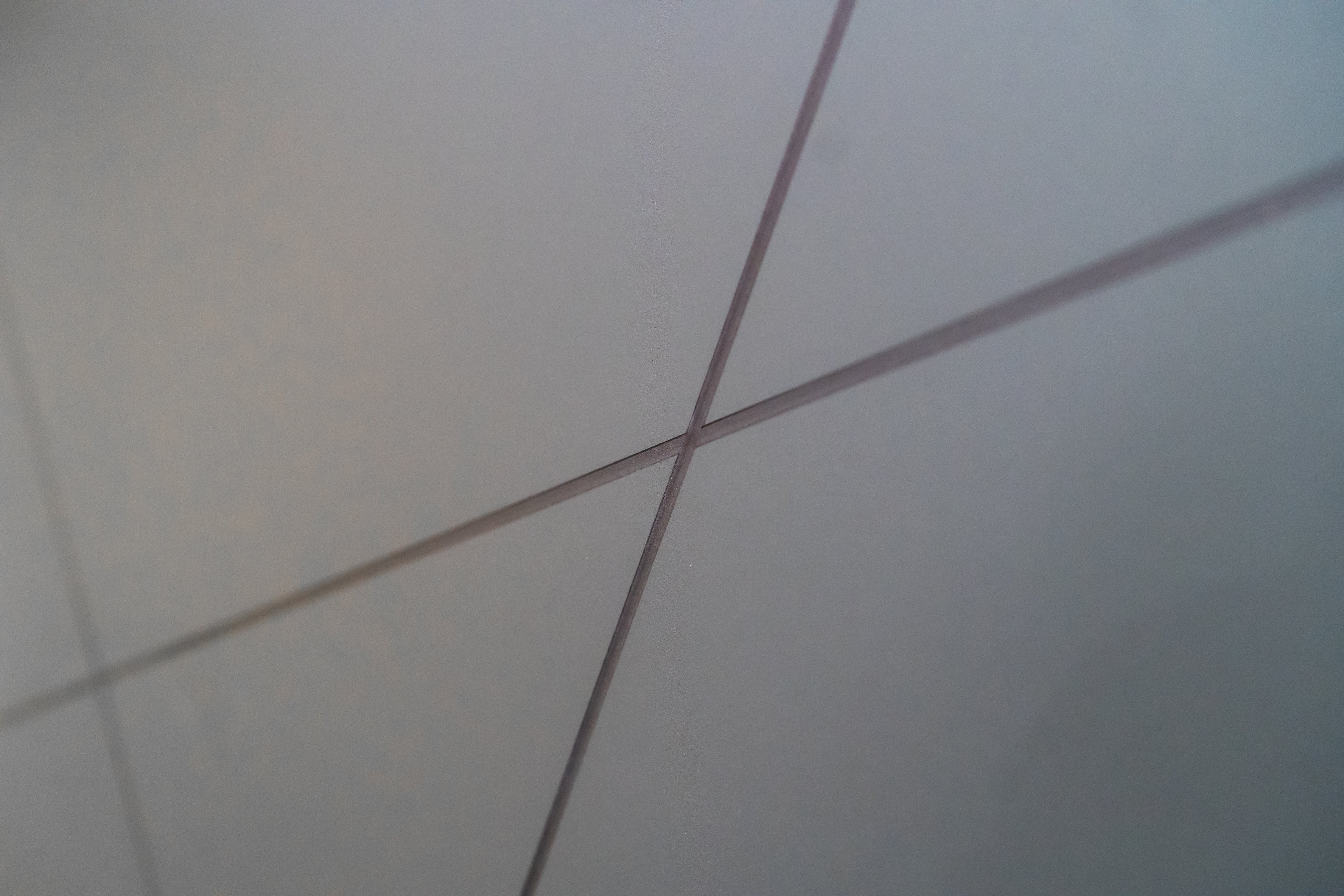 Hőszigetelt biztonsági bejárati ajtó IronDOOR02 98×208 cm - Prémium kivitel: 100mm-es profil, rejtett zsanérral