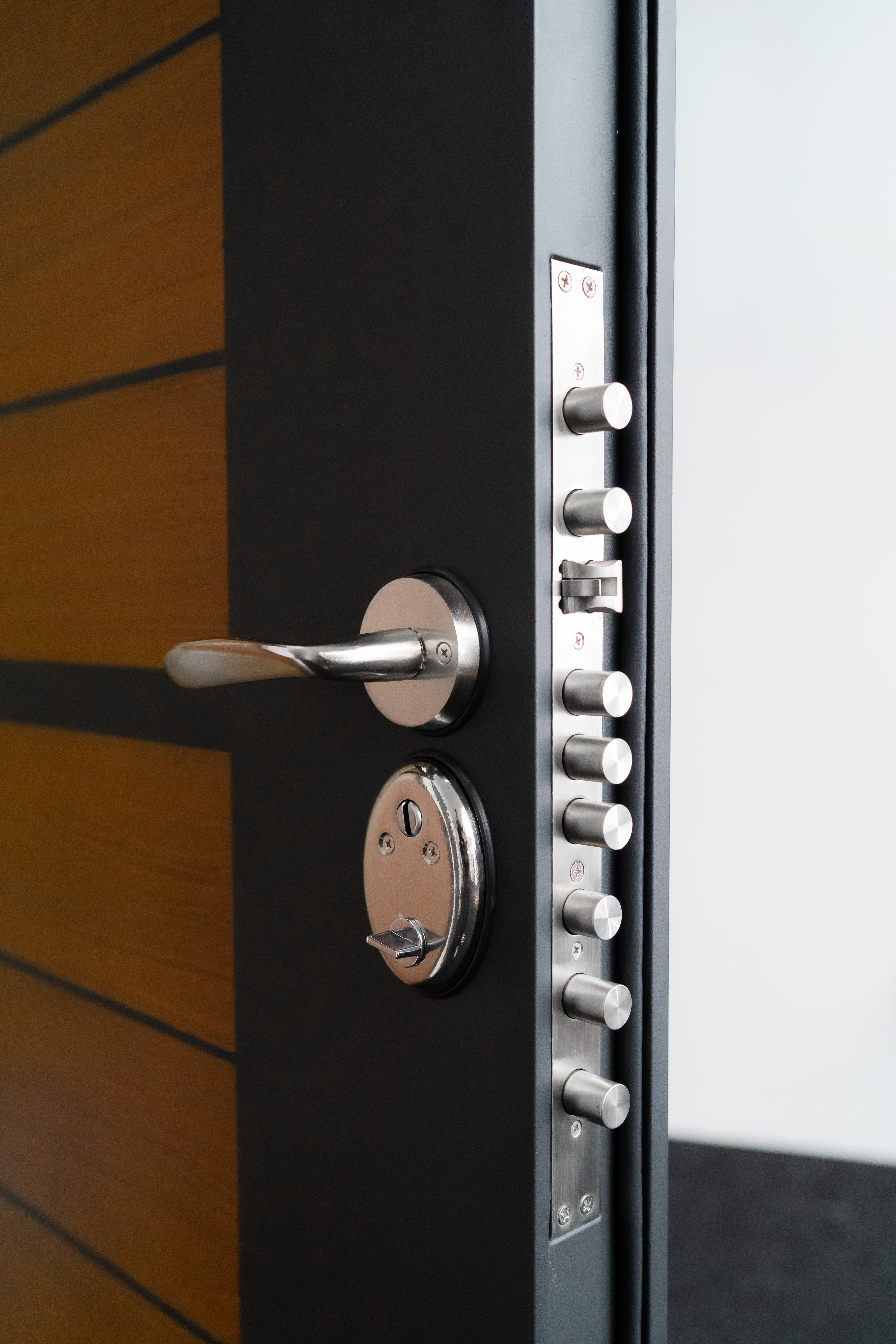 Hőszigetelt biztonsági bejárati ajtó IronDOOR24 98×208 cm - Prémium kivitel: 100mm-es profil, rejtett zsanérral
