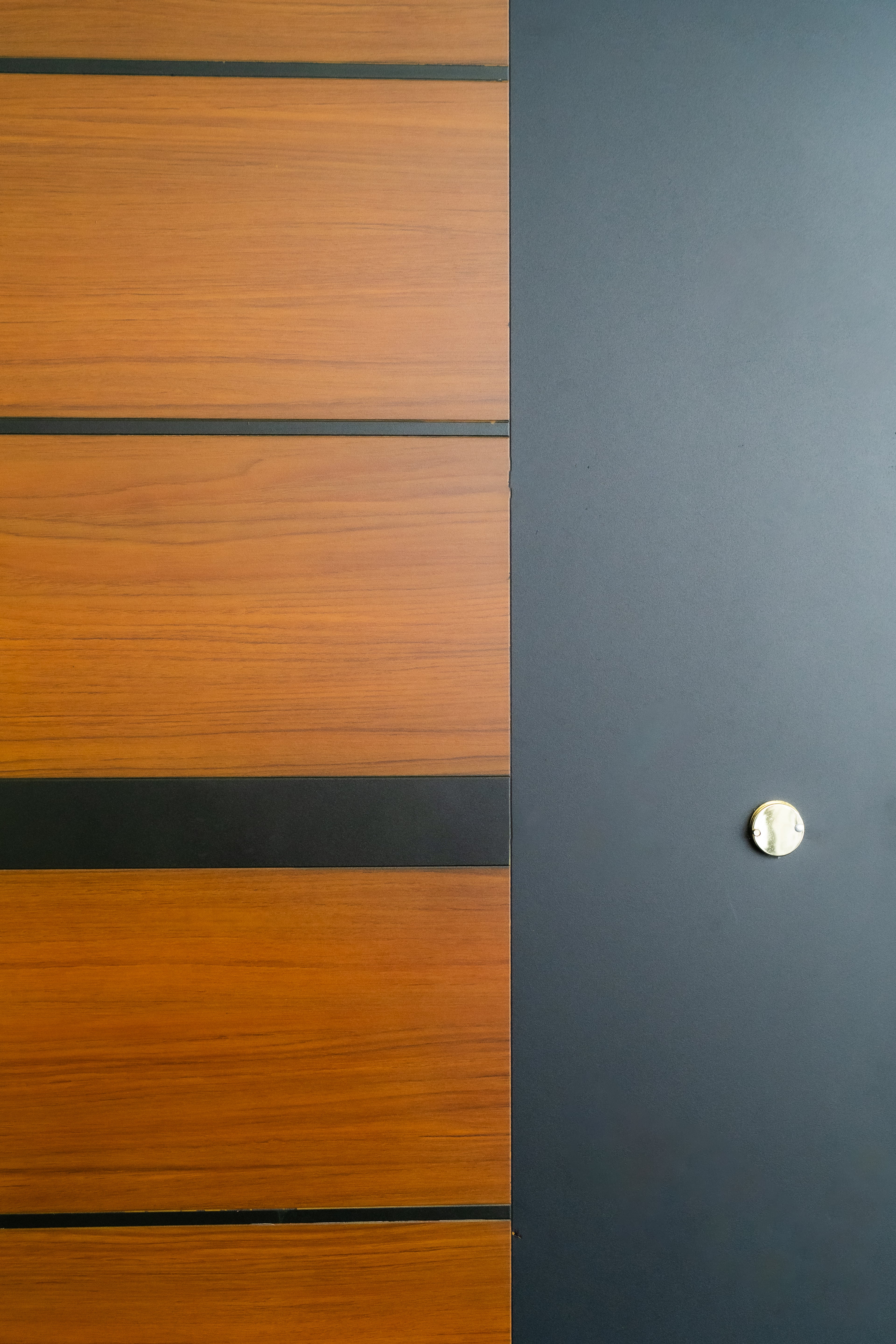 Hőszigetelt biztonsági bejárati ajtó IronDOOR24 98×208 cm - Prémium kivitel: 100mm-es profil, rejtett zsanérral