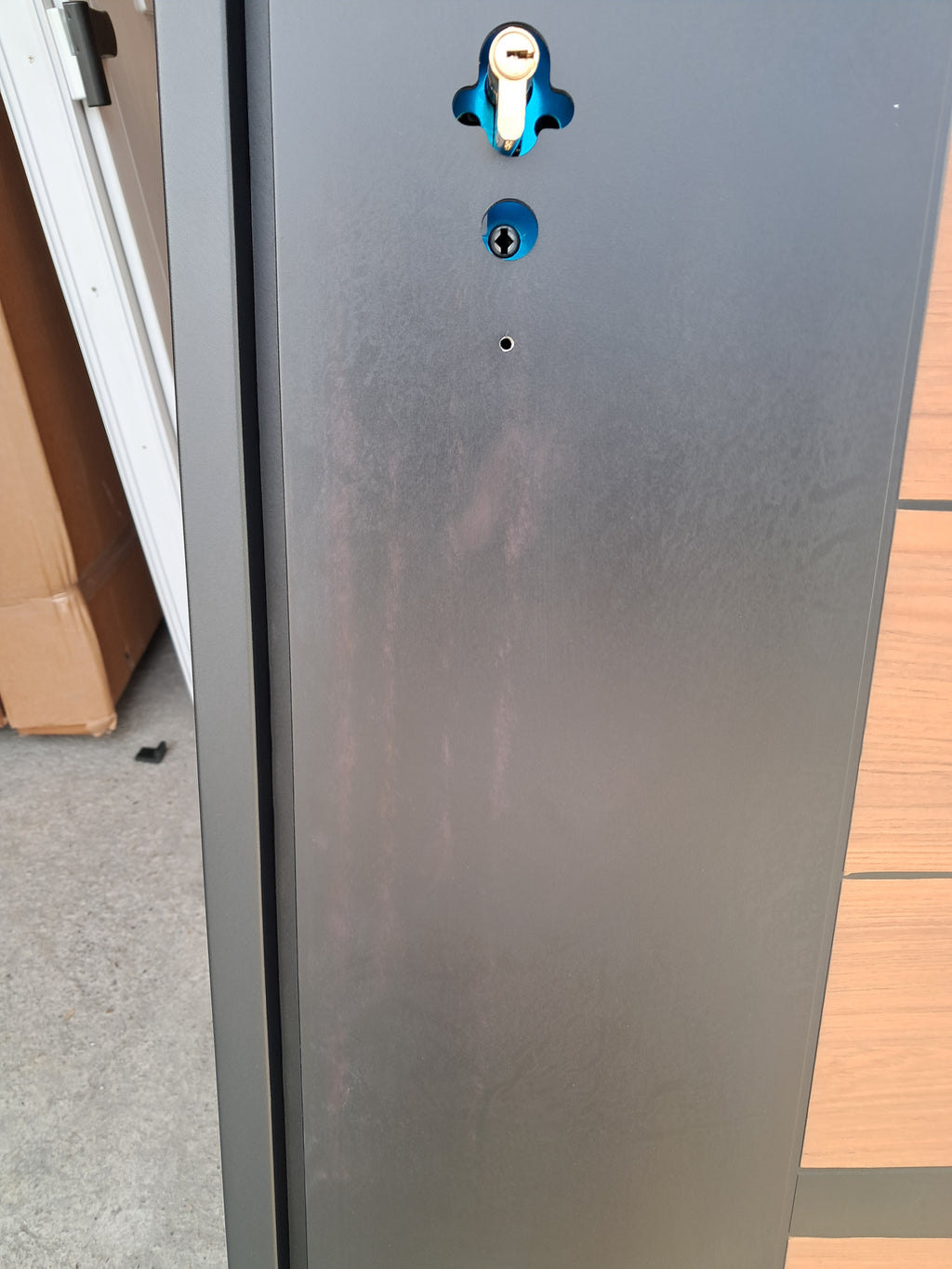 SZÉPSÉGHIBÁS - Hőszigetelt biztonsági bejárati ajtó IronDOOR24 98×208 cm