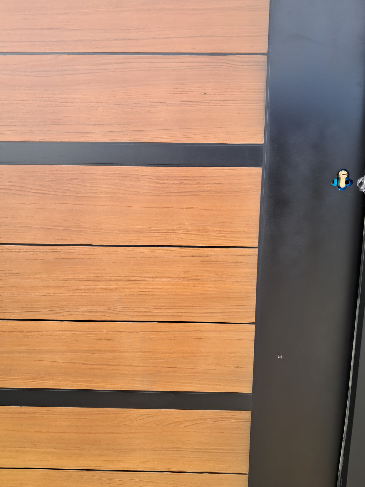 SZÉPSÉGHIBÁS - Hőszigetelt biztonsági bejárati ajtó IronDOOR24 98×208 cm