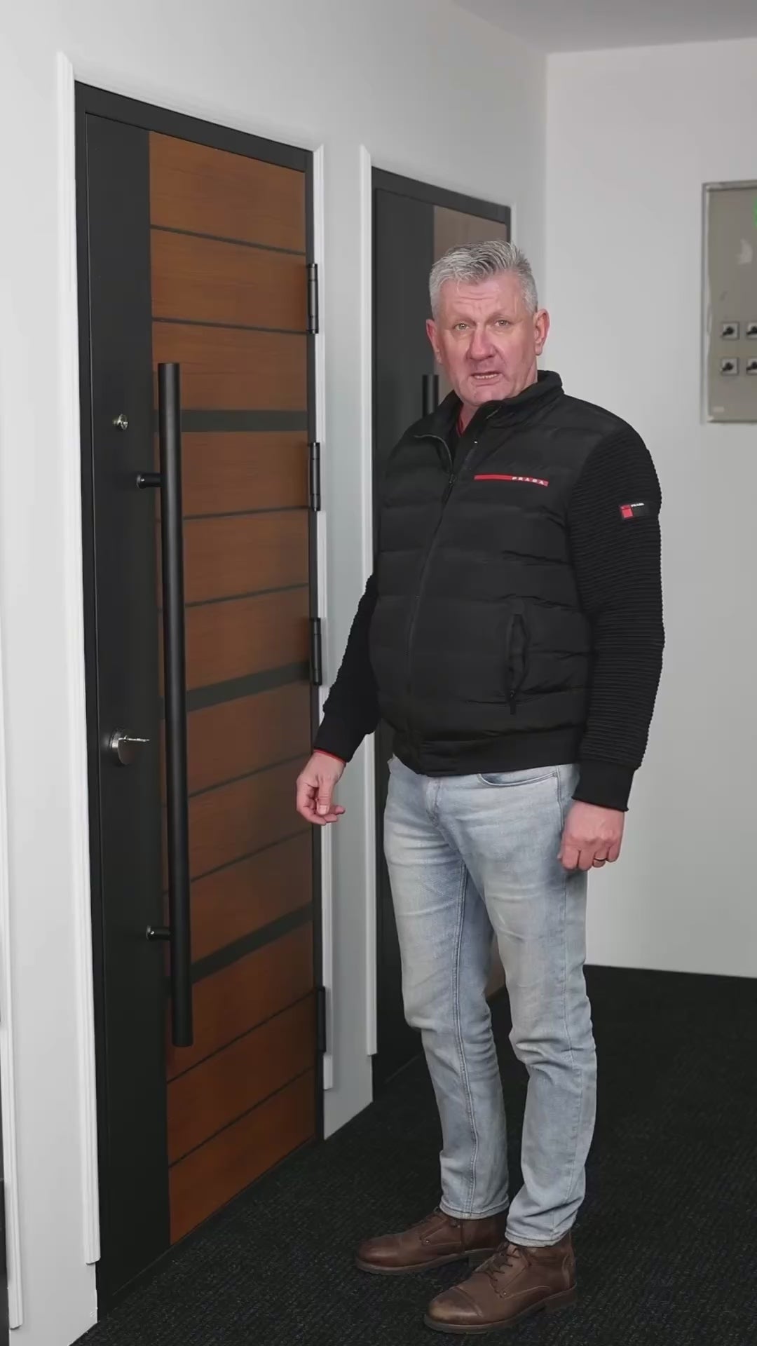 Hőszigetelt biztonsági bejárati ajtó IronDOOR24 98×208 cm - Prémium kivitel: 100mm-es profil, rejtett zsanérral